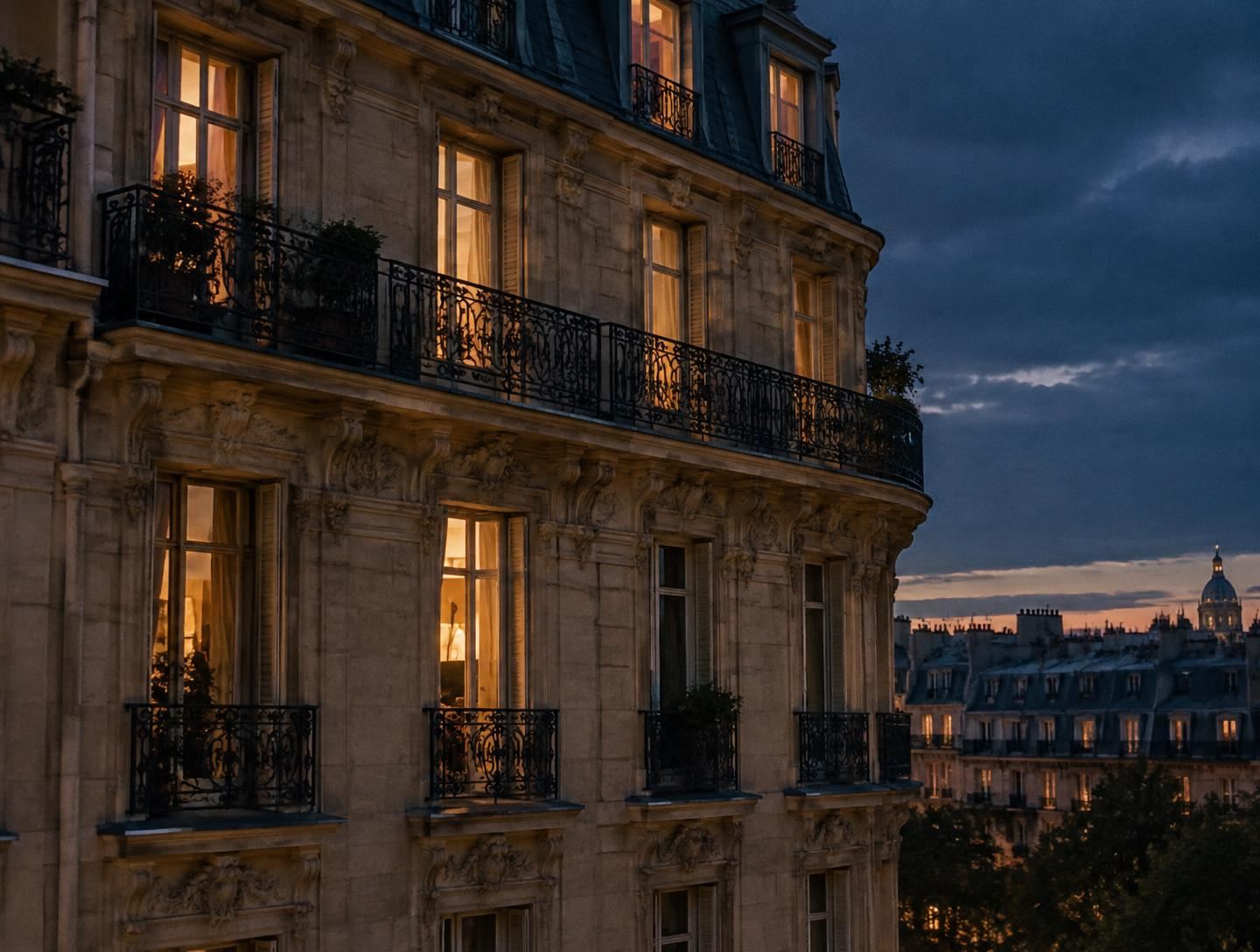 Façade d'immeuble au crépuscule